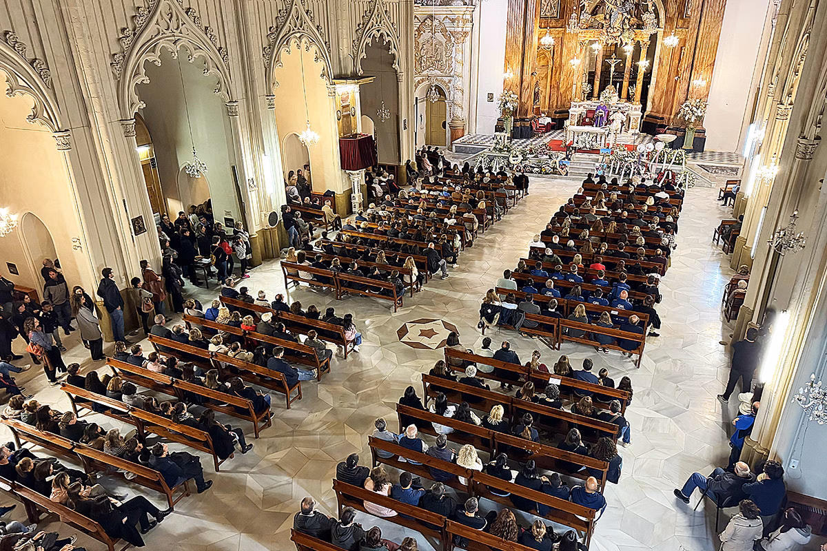 Maó despide entre lágrimas a cuatro de los fallecidos en el accidente