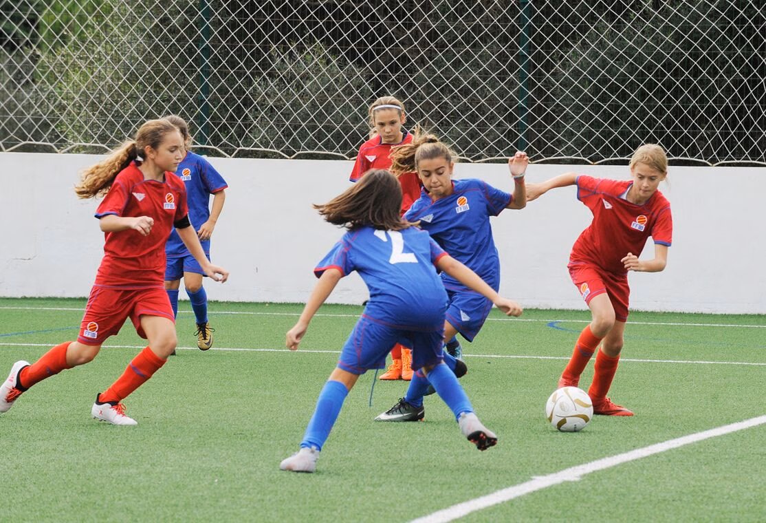 (Galería de fotos) Gran fiesta del fútbol base en Sant Lluís