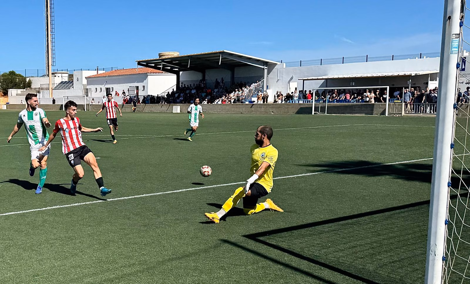 (Fotos) El Mercadal se lleva un inédito derbi ante el Migjorn