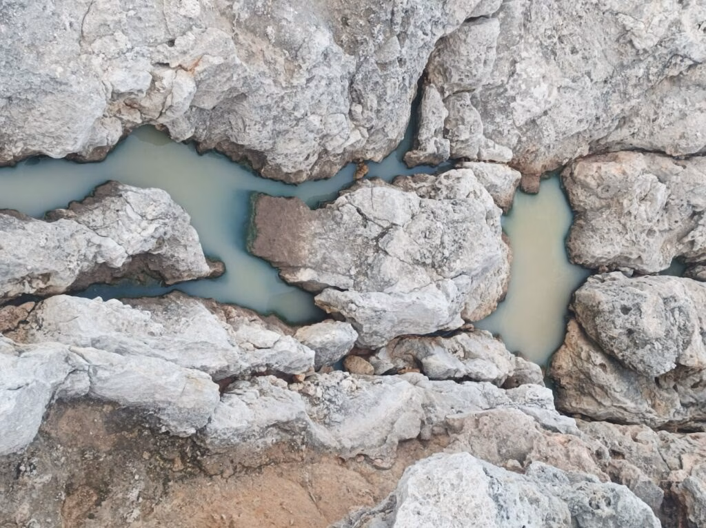 Multan con 150.000 euros a una propiedad en Cap d'en Font por verter aguas residuales