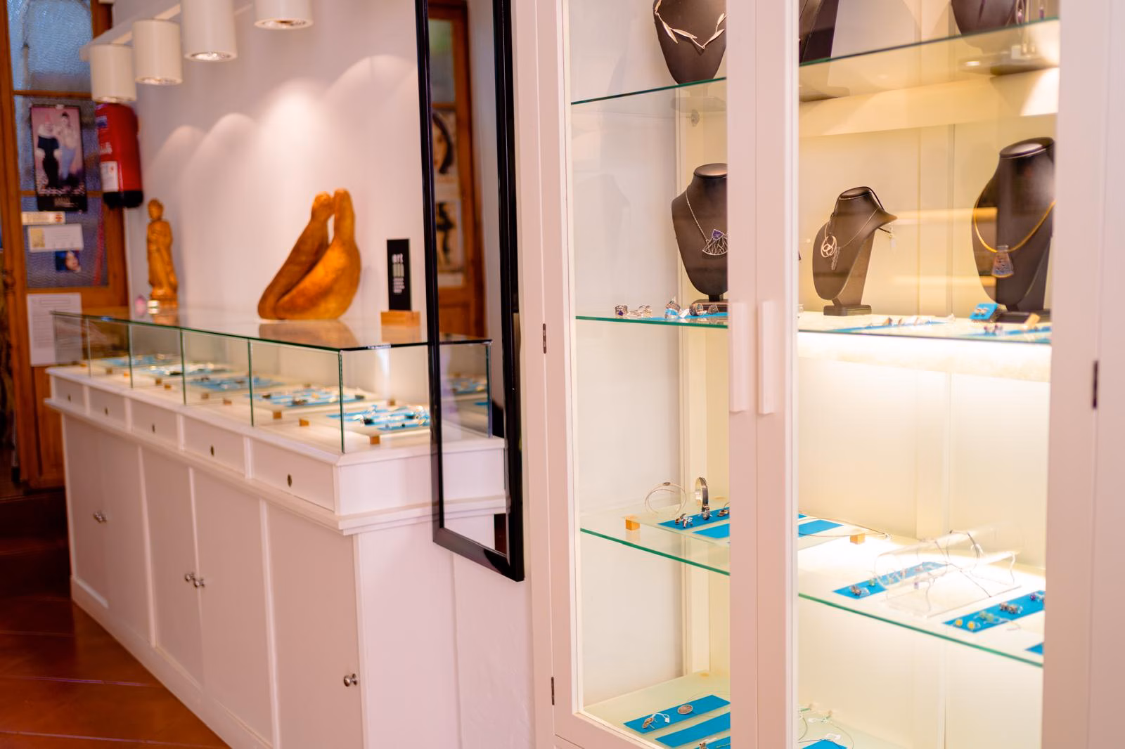 El Consell multiplica por seis las ayudas a ASCOME para apoyar el comercio local