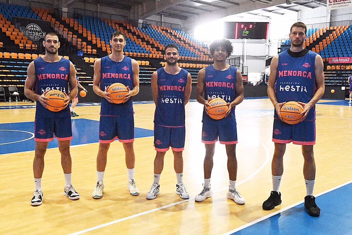 (Fotos) Primer entrenamiento del Hestia Menorca con los cinco nuevos jugadores
