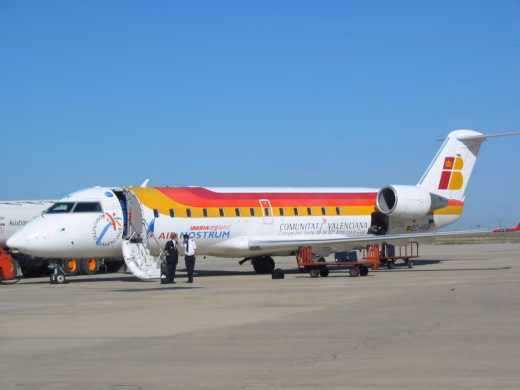Més per Menorca denuncia que Prohens aprobó la subida de los vuelos interislas