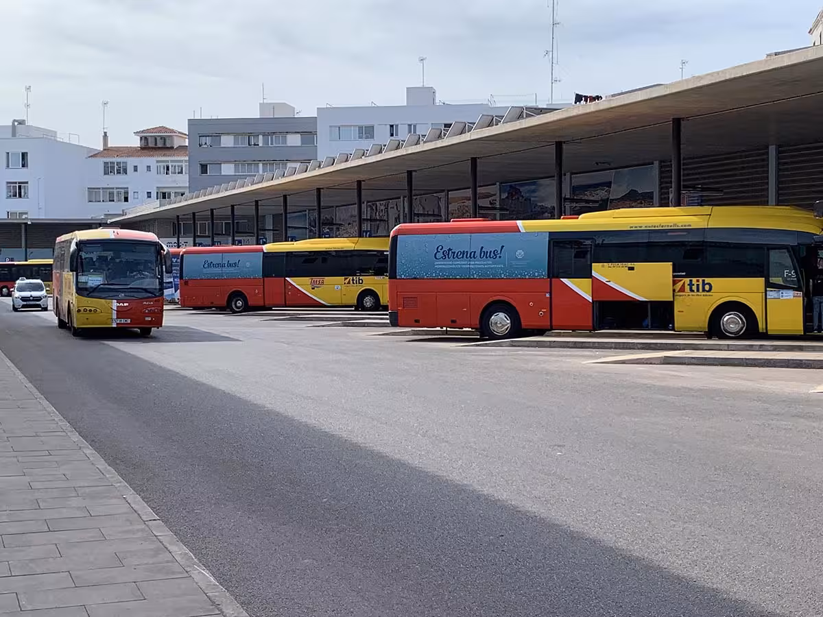 Vilafranca afirma estar atado de pies y manos ante la huelga del transporte regular