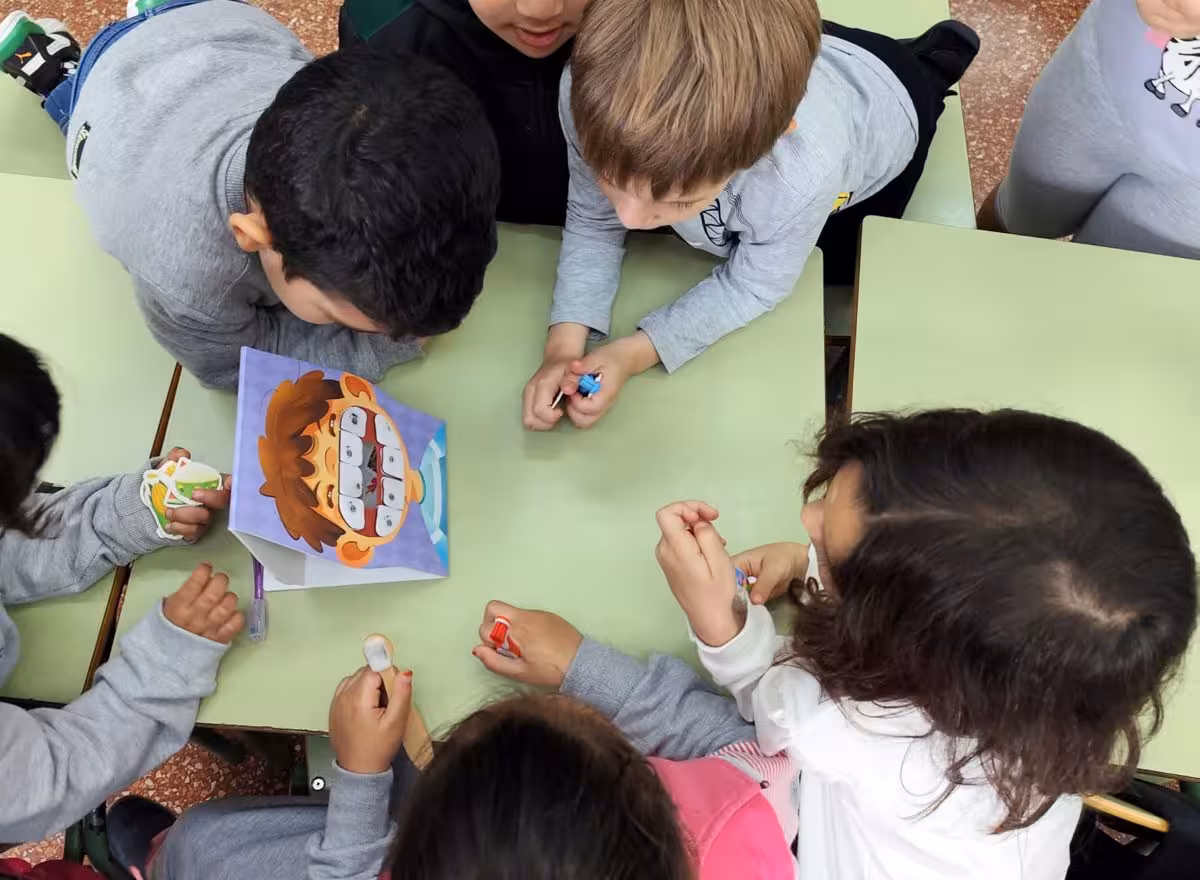 1.636 alumnos de Menorca participan en los talleres de salud bucodental