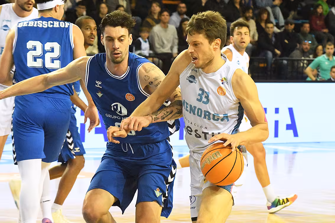 (Fotos) El Hestia Menorca cae ante un solvente Real Betis