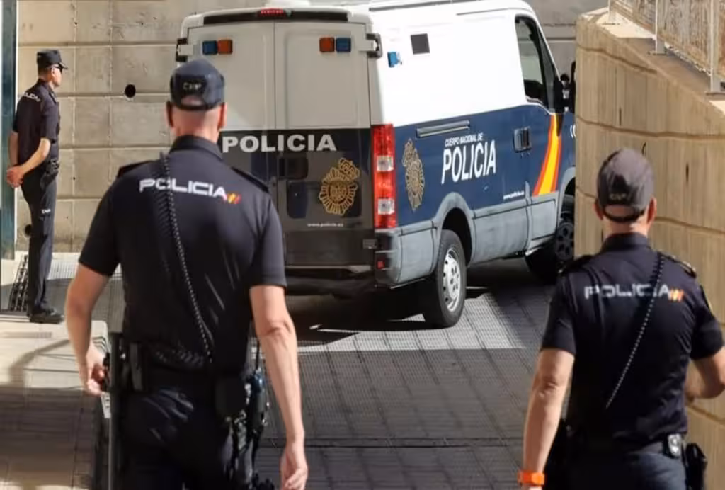 La Policía Nacional detiene en Ciutadella a un hombre por dos robos con fuerza y posesión de cocaína