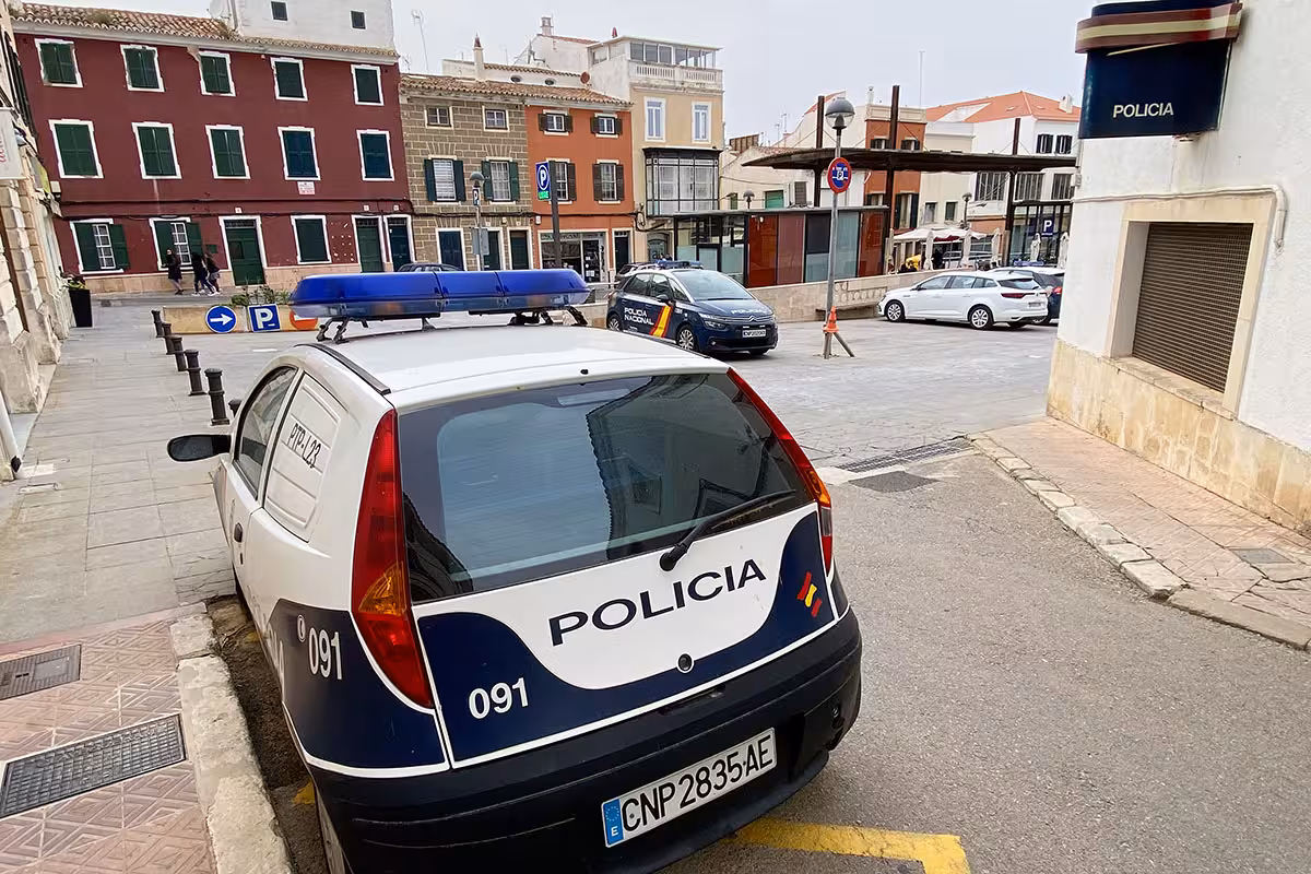Denuncian a un agente de Maó por presuntamente negarse a atender en catalán