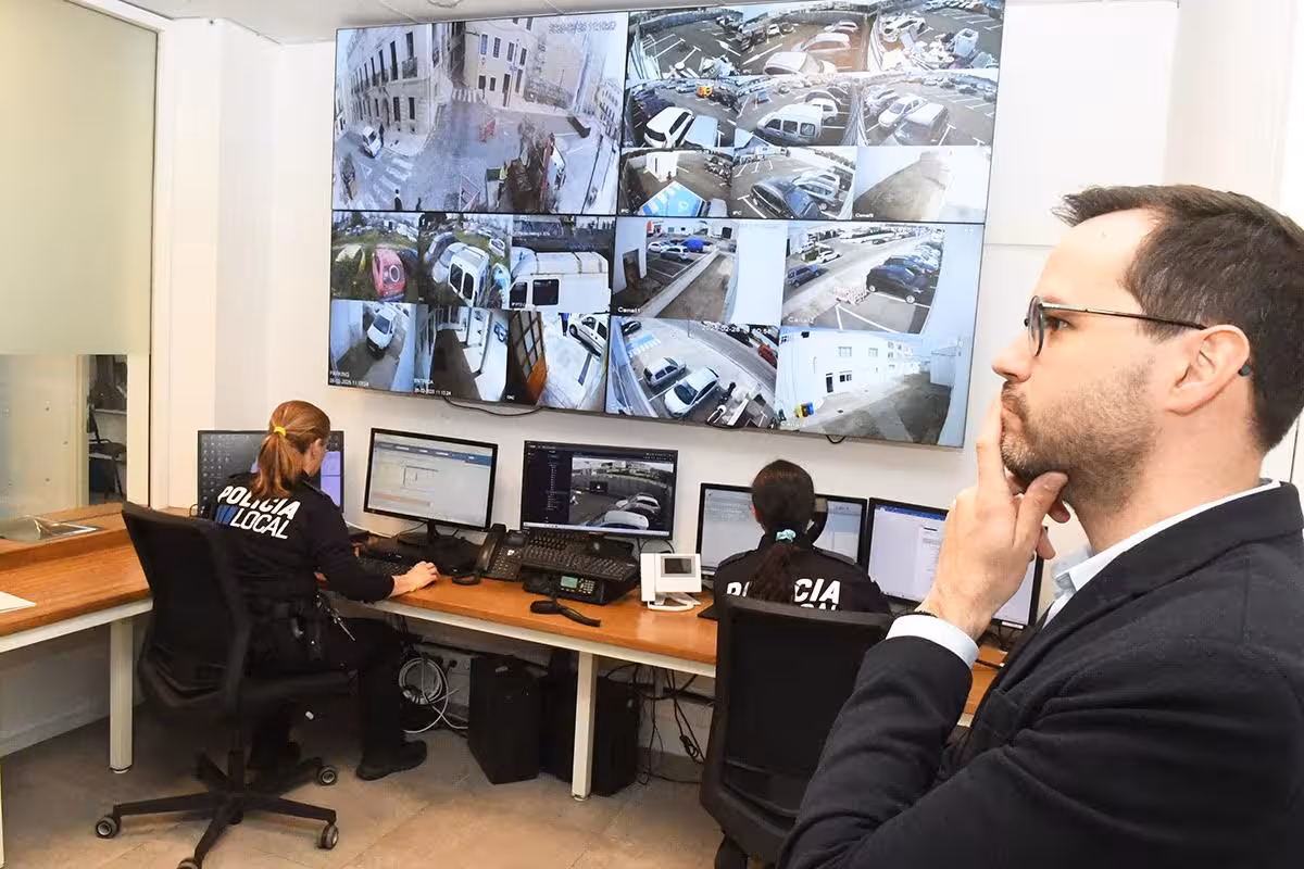 (Fotos) Cambios en la Policía Local de Maó: nueva comisaría y un canal de denuncias por WhatsApp