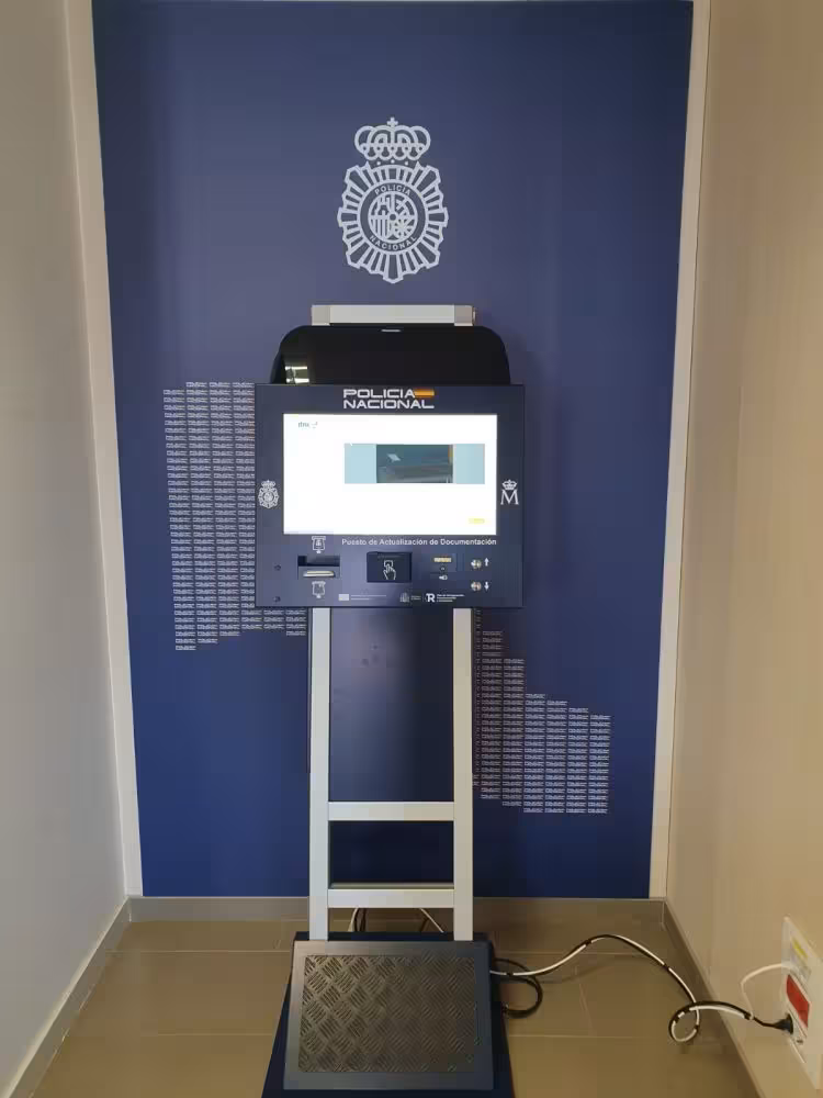 (La foto) Ferreries estrena un servicio para actualizar el PIN y el certificado del DNI