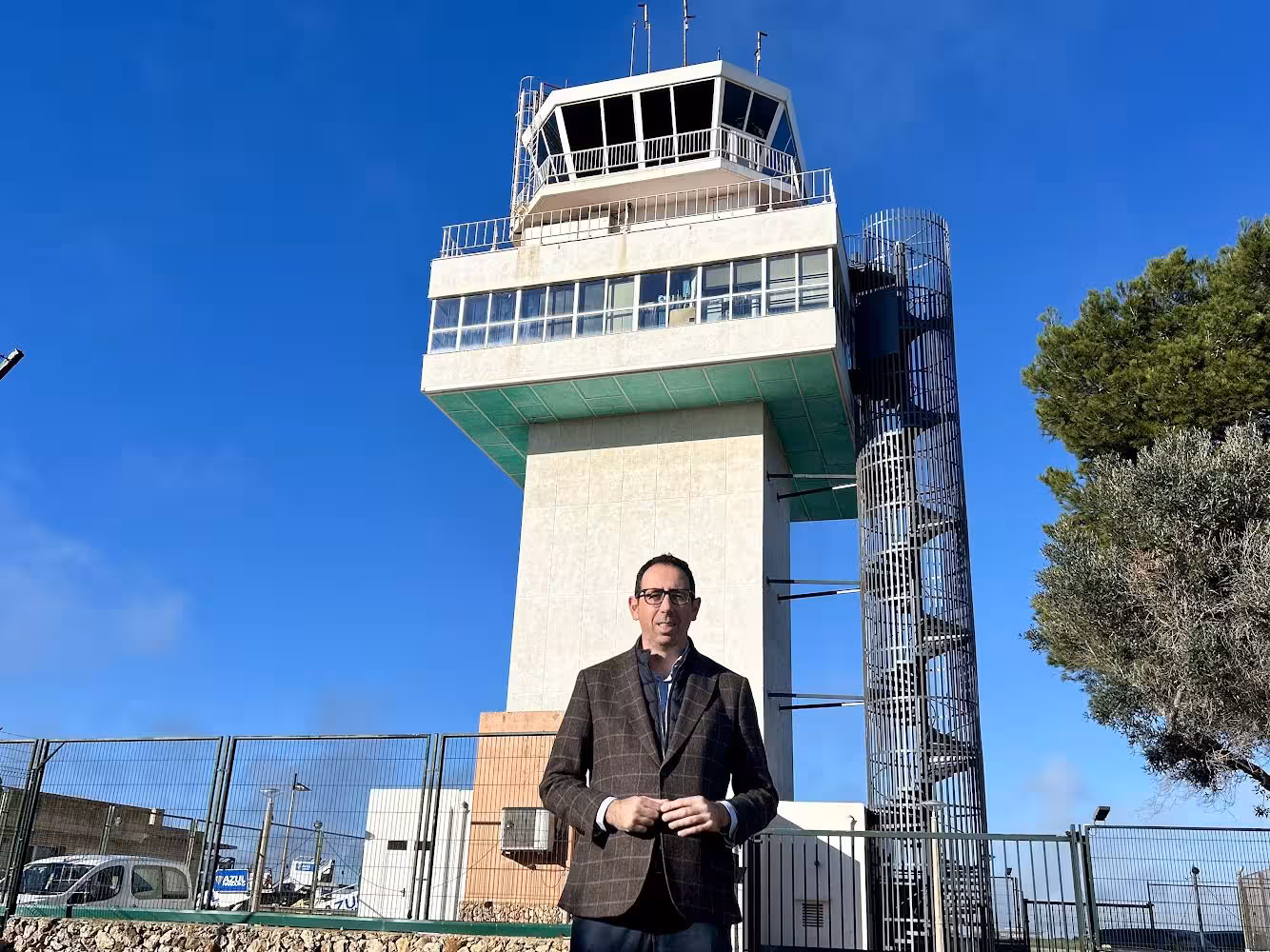 AENA contradice su postura previa y afirma que la torre de control virtual era "un experimento"