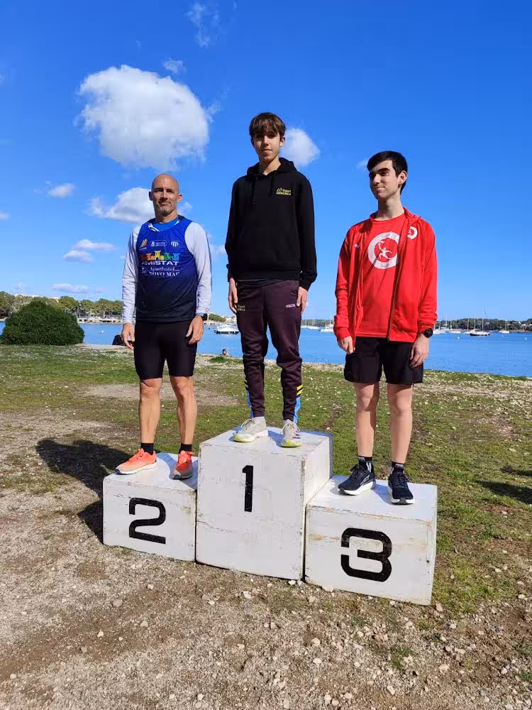 El menorquín Izan Sánchez se proclama campeón balear de marcha y bate el récord de Menorca en 10 km