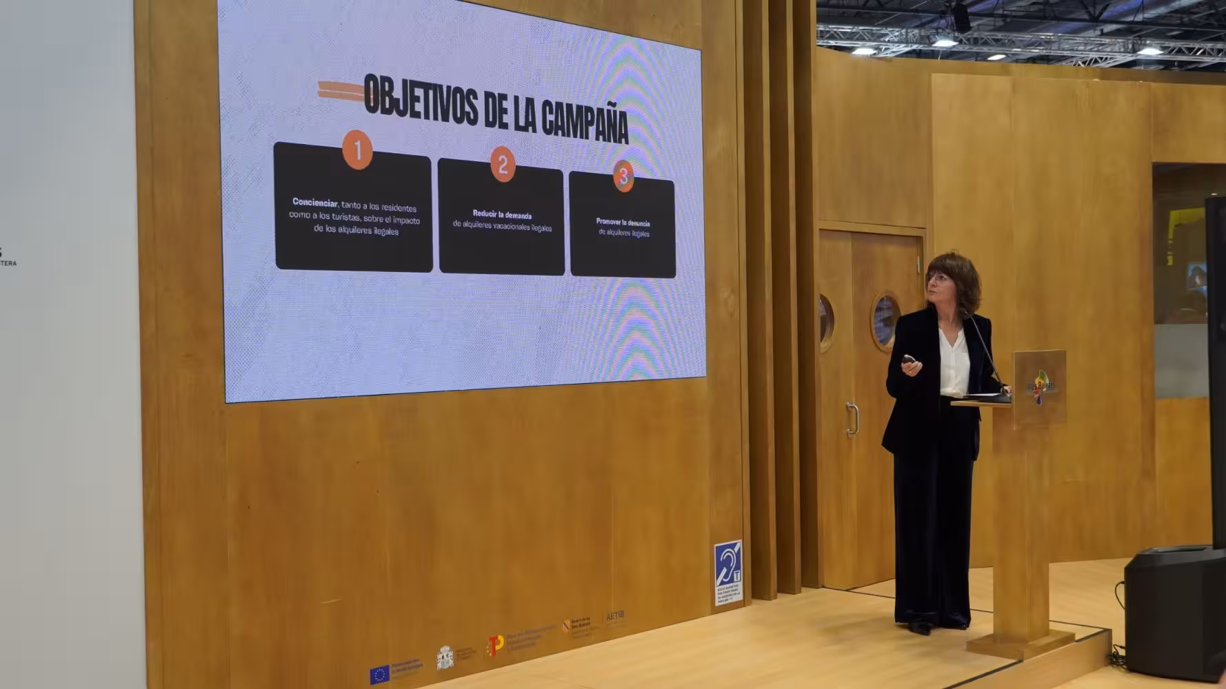 El Consell presenta una campaña contra el alquiler turístico ilegal