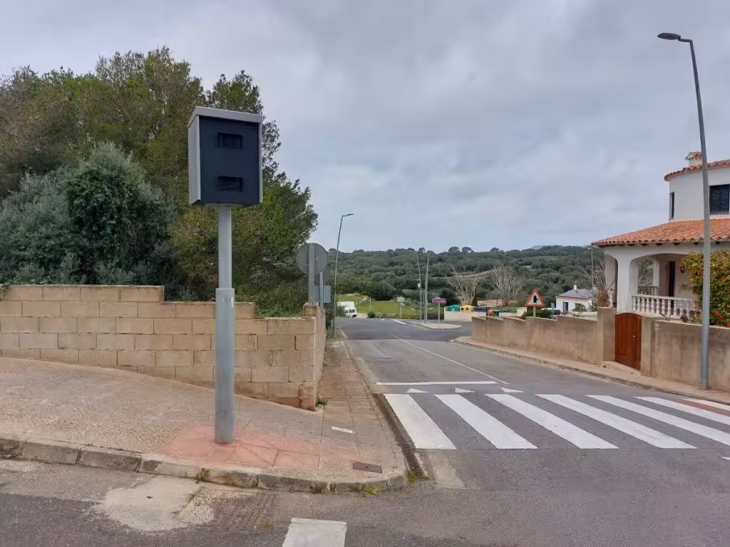 Polémica en Es Migjorn: el PSOE reclama la devolución de multas por un radar fuera de suelo municipal