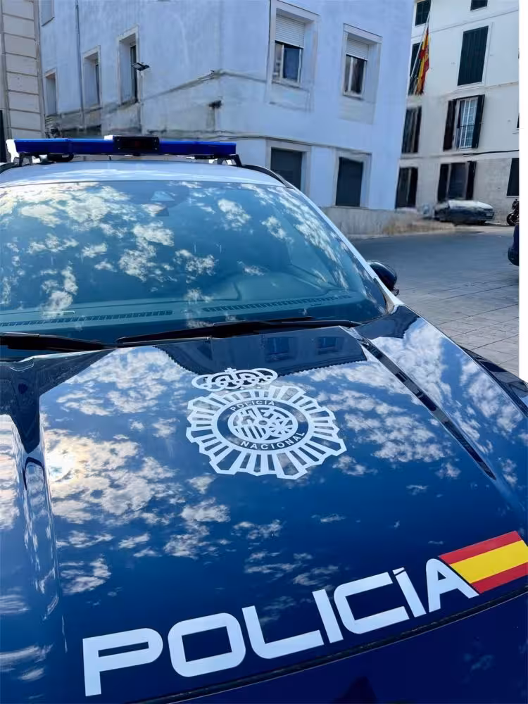 La Policía Nacional detiene a un hombre por exhibicionismo en un parque de Maó