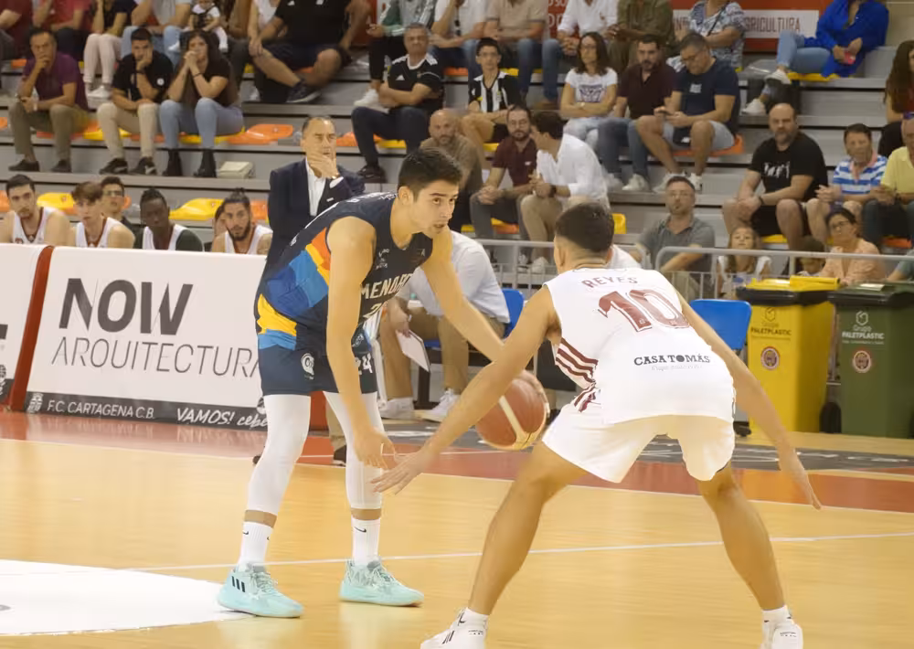 (Fotos)El Hestia Menorca mantiene el liderato en Cartagena