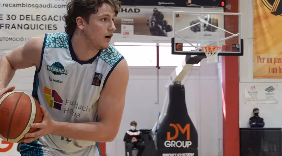 Diego Alderete, una temporada más en el Hestia Menorca