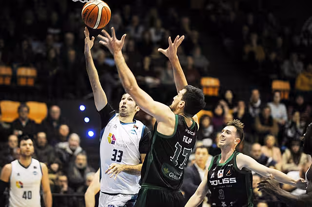 Alberto Corbacho no viaja a Albacete y podría abandonar el Hestia Menorca