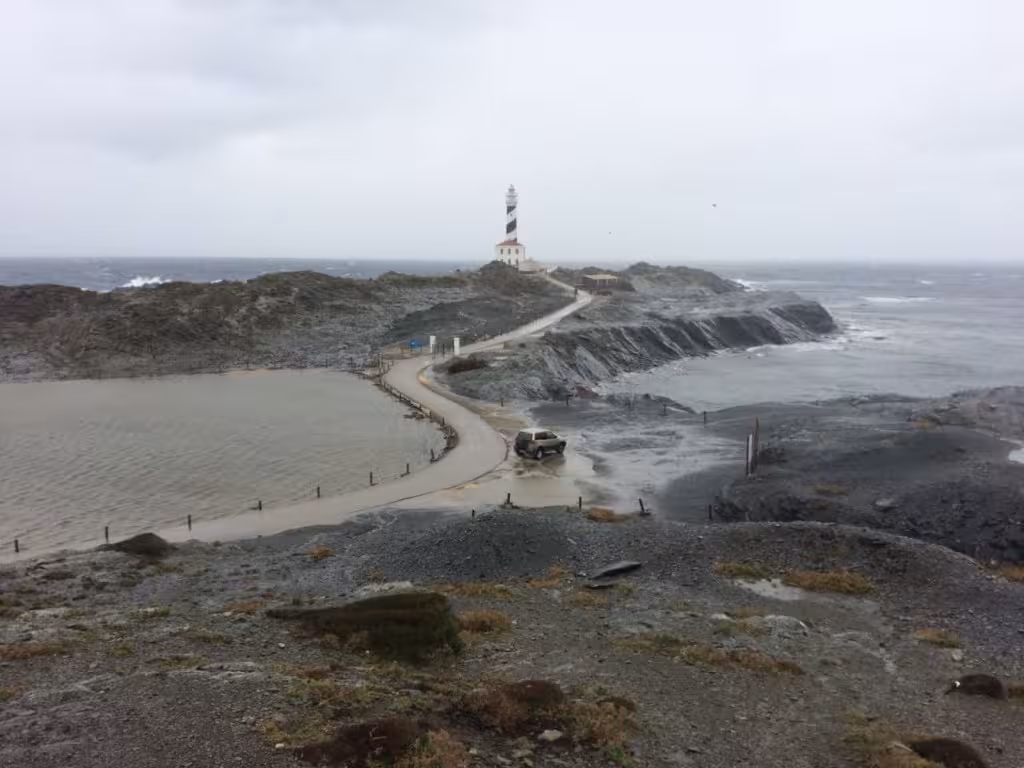 Encuentran un cadáver en aguas de Favàritx