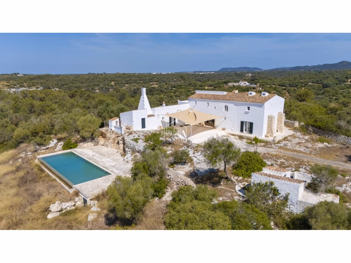 (Fotos) Una espectacular finca de lujo en la costa sur de Menorca sale al mercado por 5,8 millones de euros