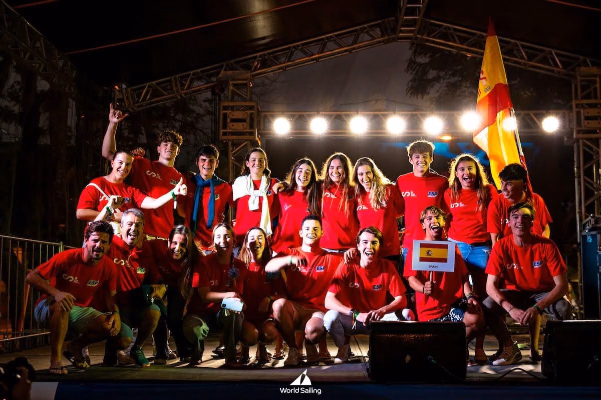 David Ponsetí asciende al tercer lugar en el Mundial Juvenil de Vela