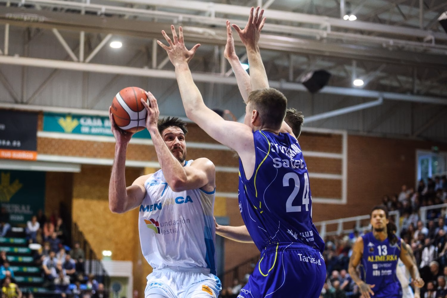 El Hestia asalta Oviedo a golpe de triple