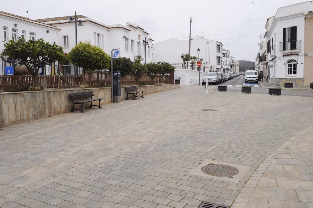 Es Mercadal pone en marcha su zona azul en el centro del casco urbano